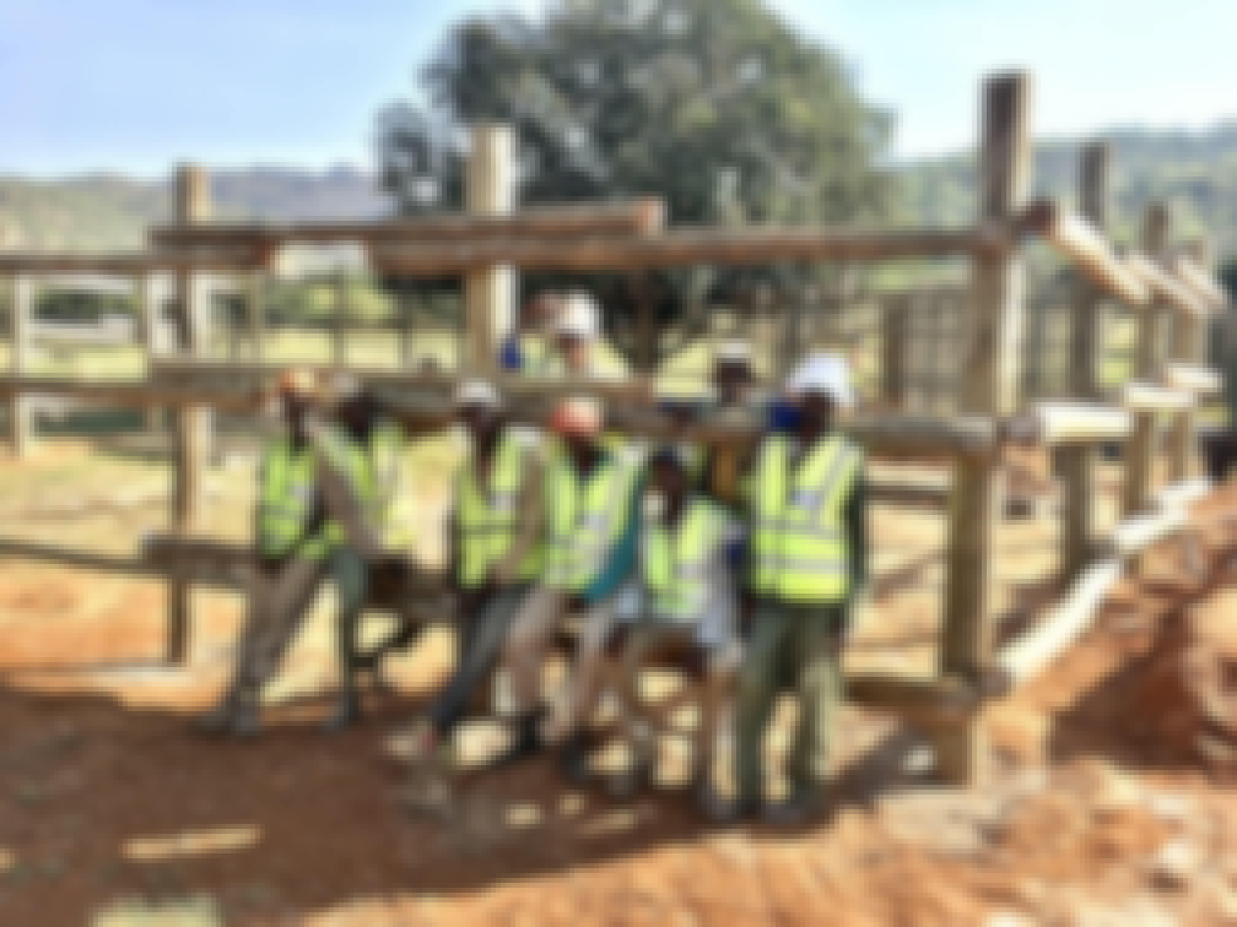 Maartje van Vlerken: group photo posing while building a structure