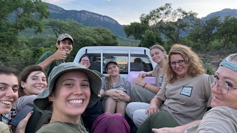 João de Oliveira: group of volunteers posing in the back of a truck