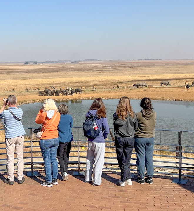 Sofia Garza: ISA school group observing wildlife
