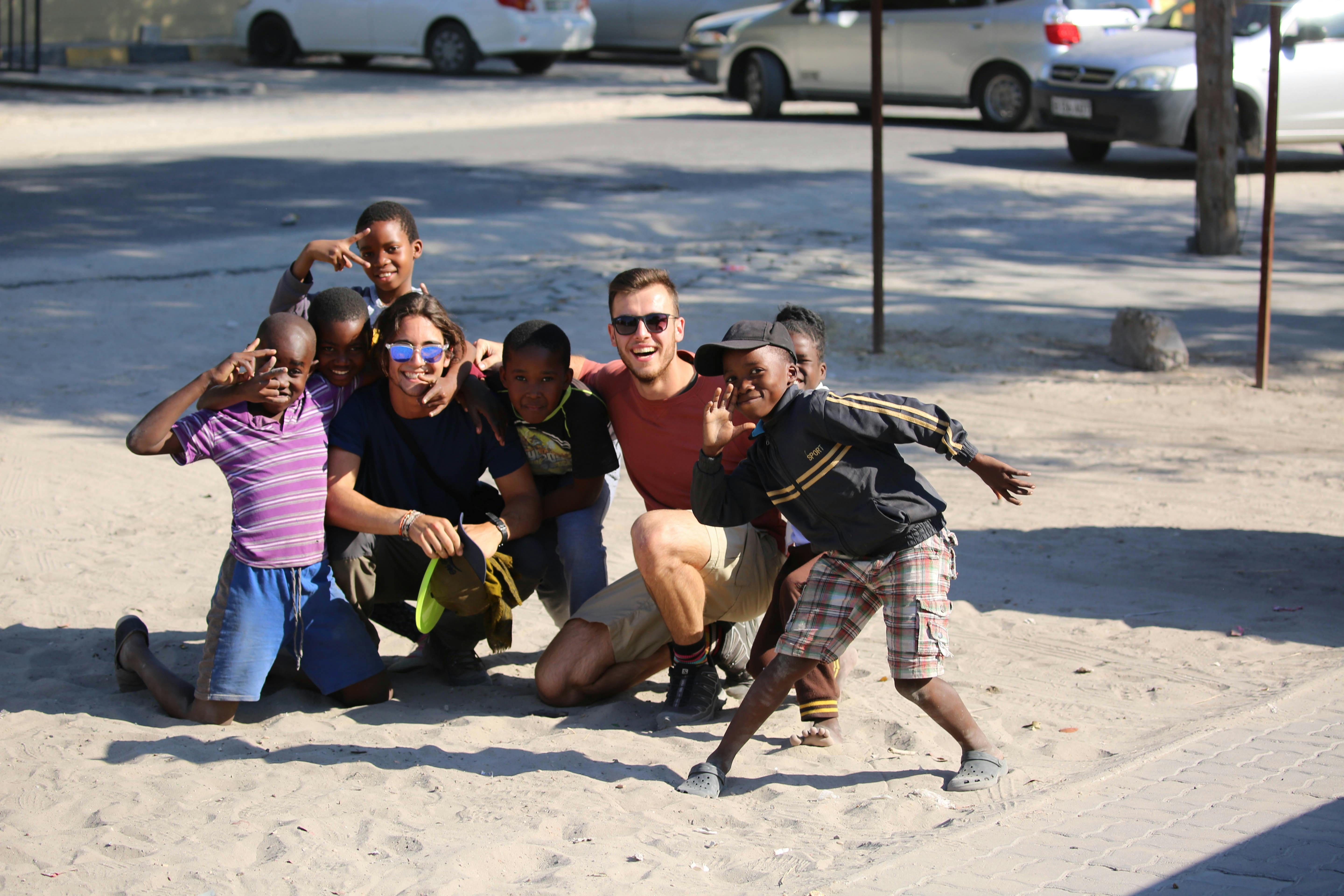 Miguel de Cruylles: volunteers posing with local community children