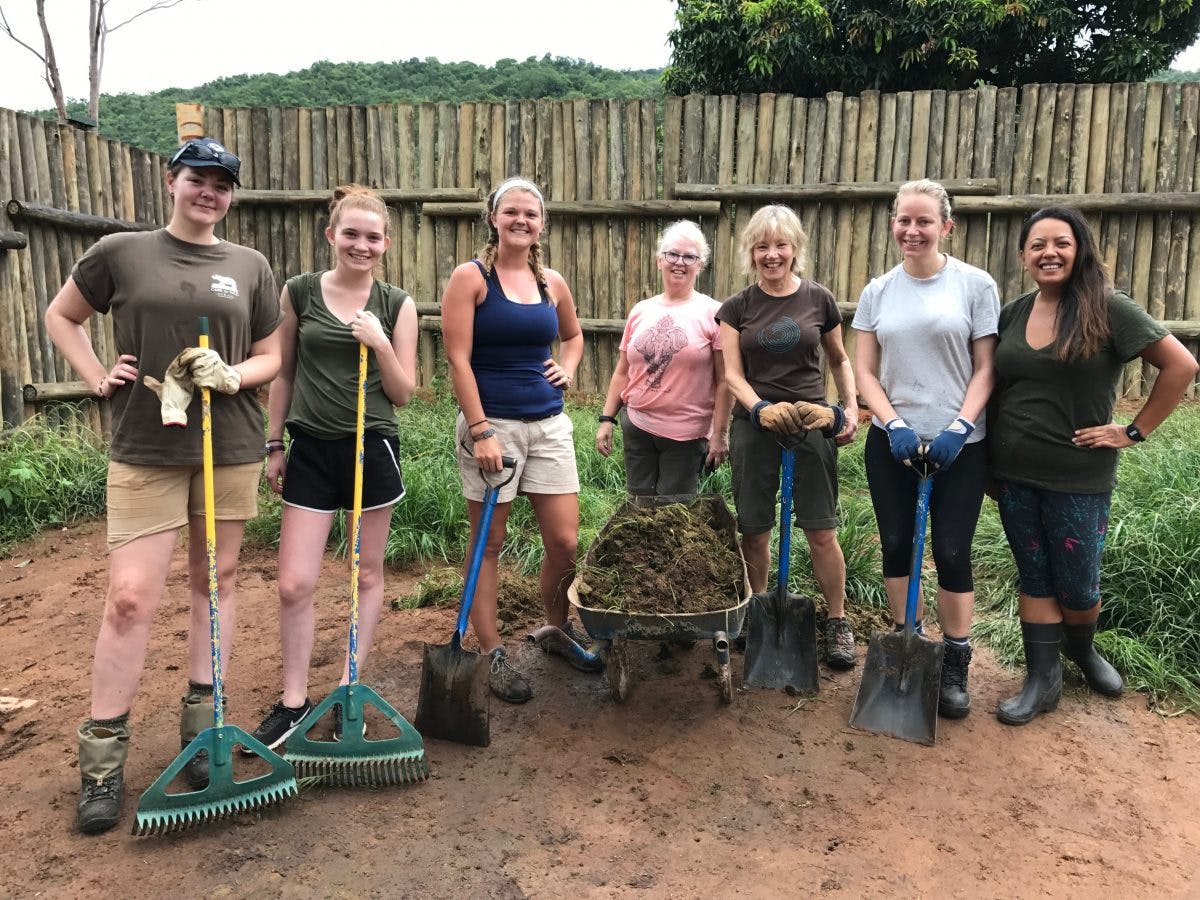 Jodie Bickhoff: group photo at Care for Wild