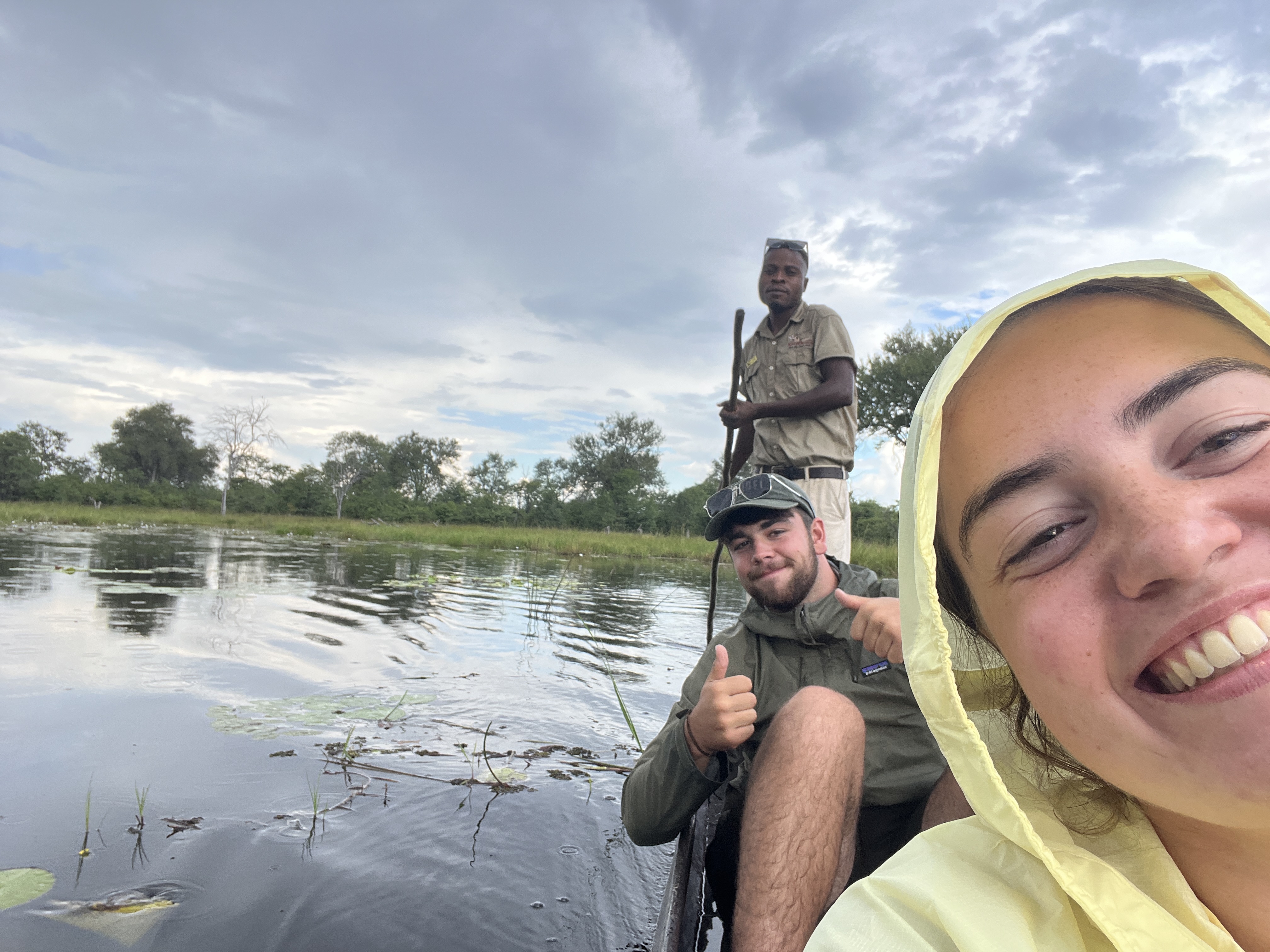 Isabella Drenthen: volunteers on a mokoro trip