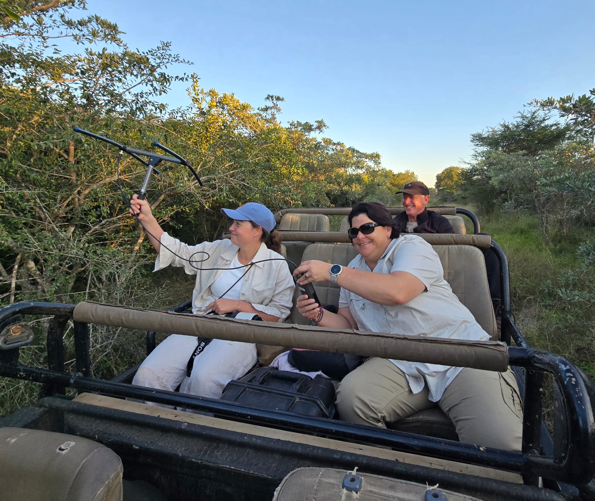 Sabbatical programs - Sabbatical & Career Breaks - Two volunteer tracking wildlife in a vehicle using telemetry