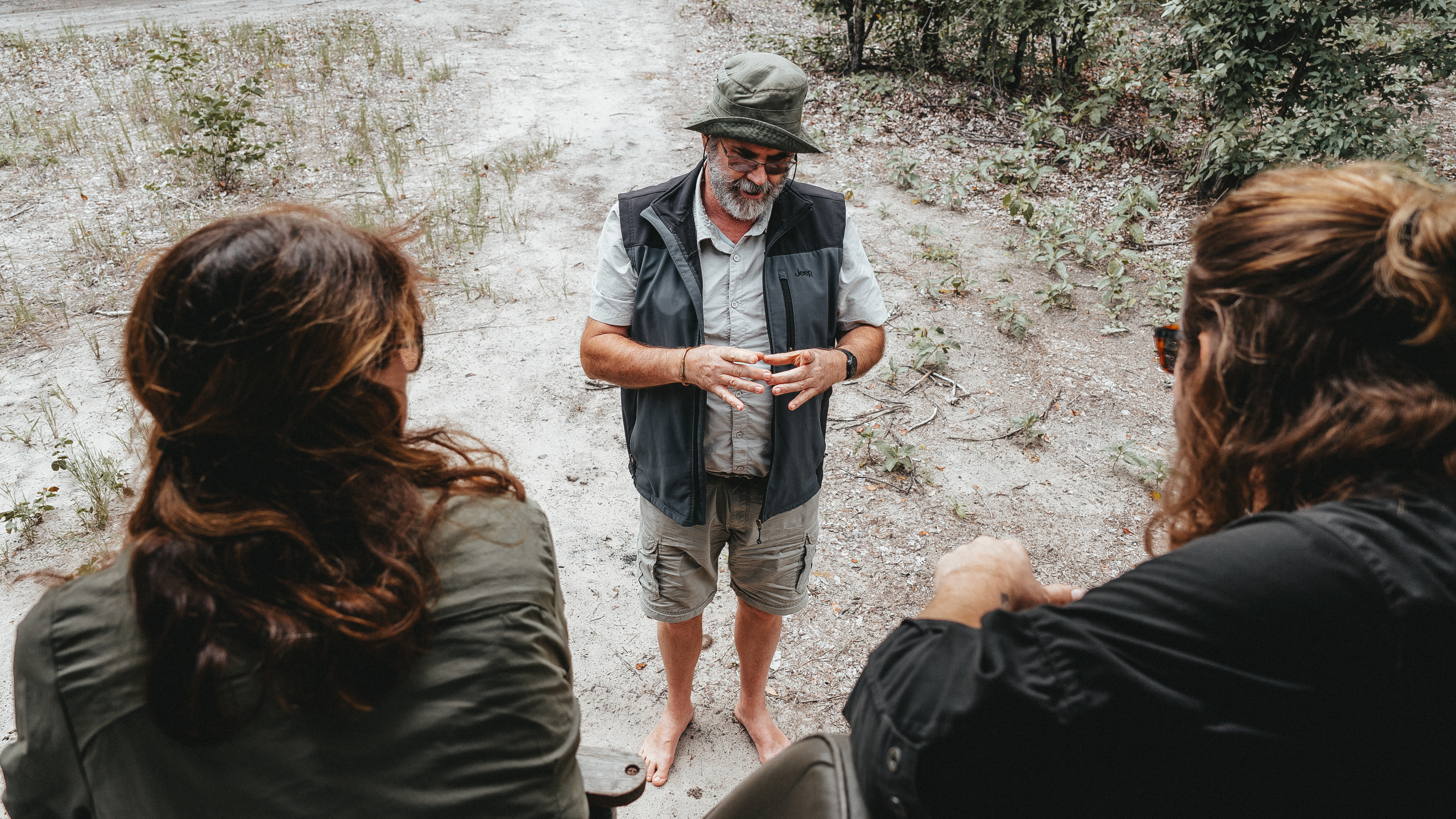 Conservation courses - Conservation courses - Group being taught by a leader while tracking