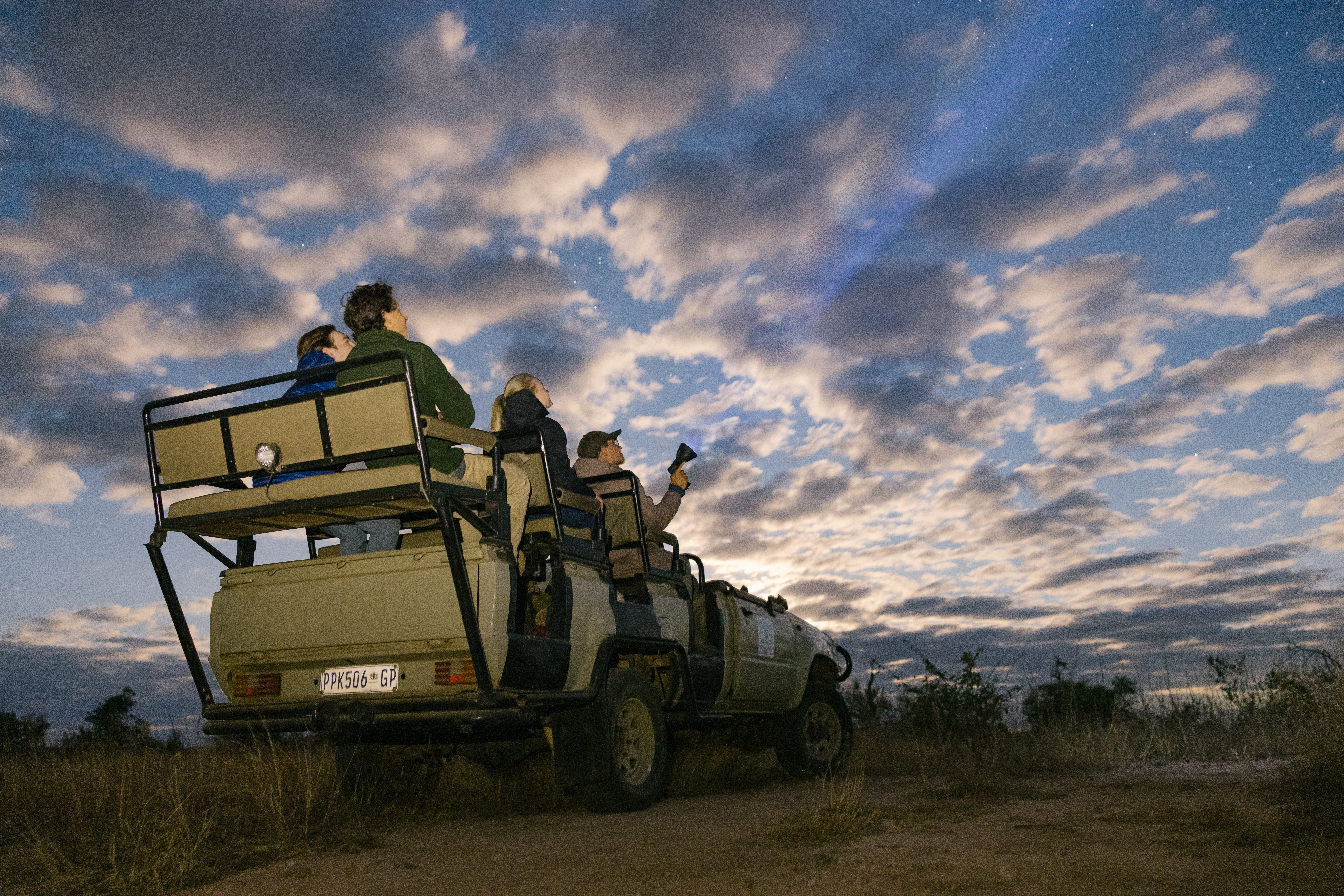 Wildlife short breaks - Wildlife Breaks Up To 14 Nights - Group monitoring as the night goes dark