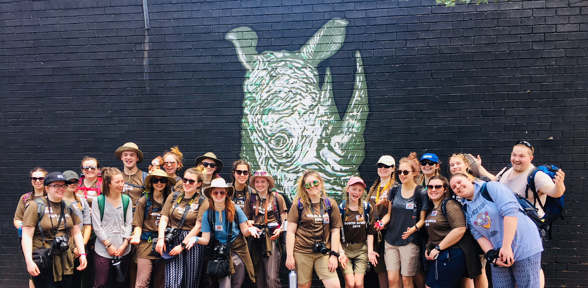 International field trips - Field Trips - School group posing