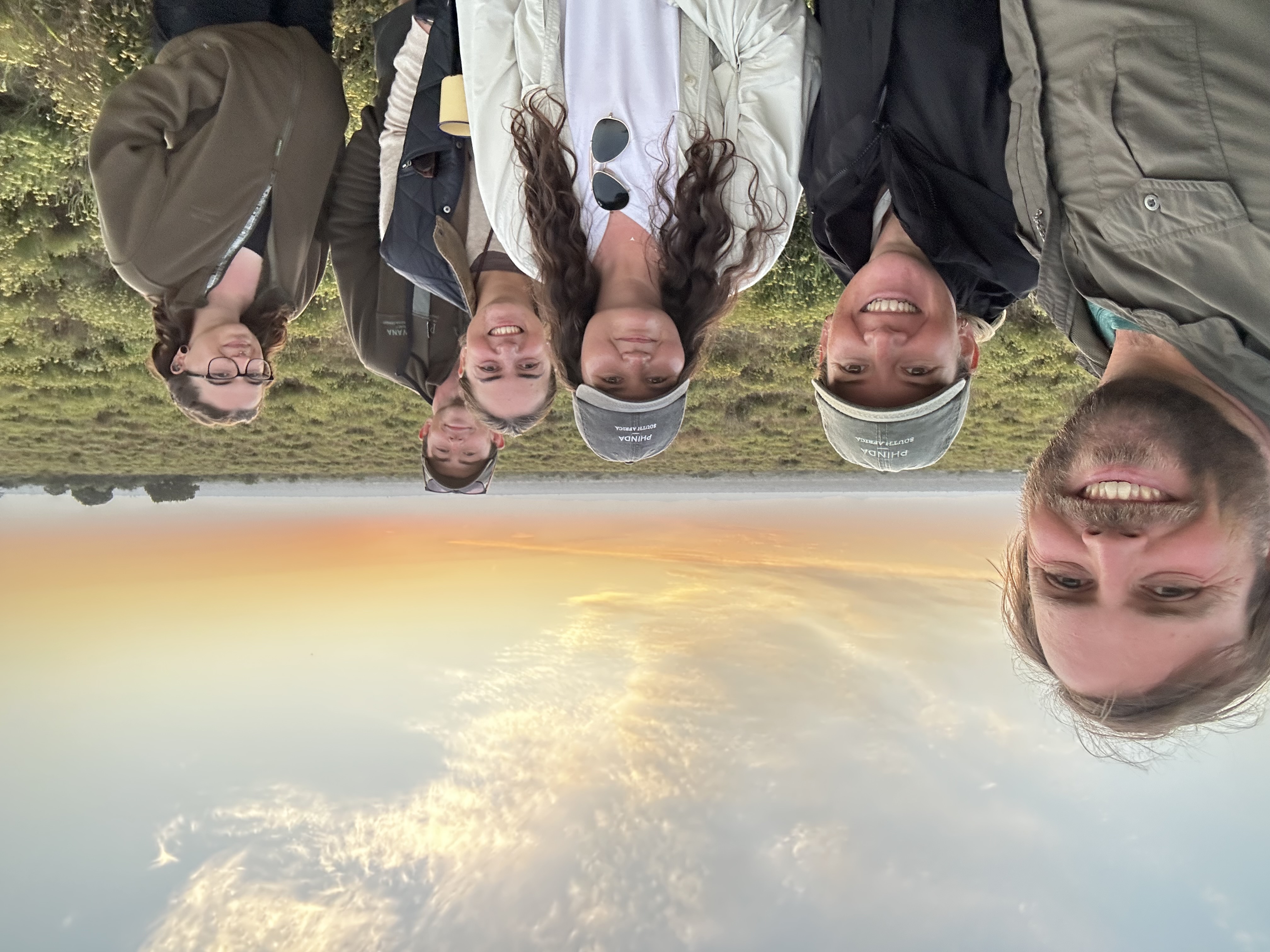 Isabella Drenthen - group of volunteers posing for a selfie