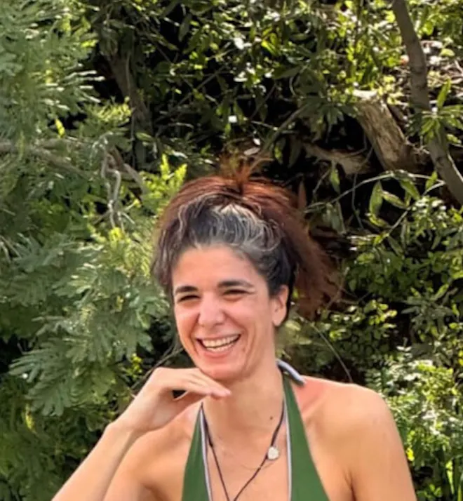 Elisabeth Zoja - Volunteer portrait posing