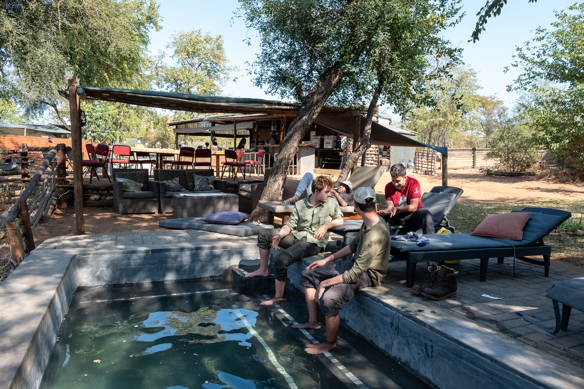 Albane Bossuyt: school group relaxing by the pool at camp