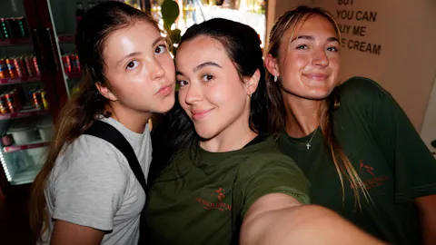 Olivia Ralton - Selfie Group 