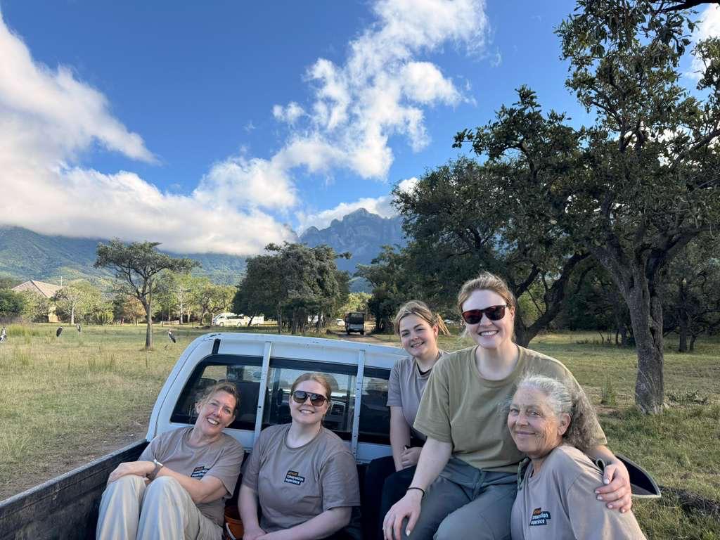 Katie Murray: Group photo outside Moholoholo