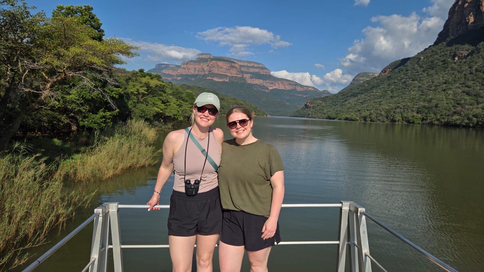 Katie Murray - Smiling with her sister in front of Bylde River Canyon
