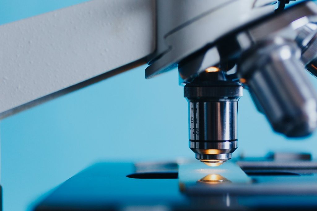 https://cdn.shopify.com/s/files/1/0047/9140/2586/files/Curing-Alzheimers-with-stem-cells-1024x682_1024x1024.jpg?v=1620679389