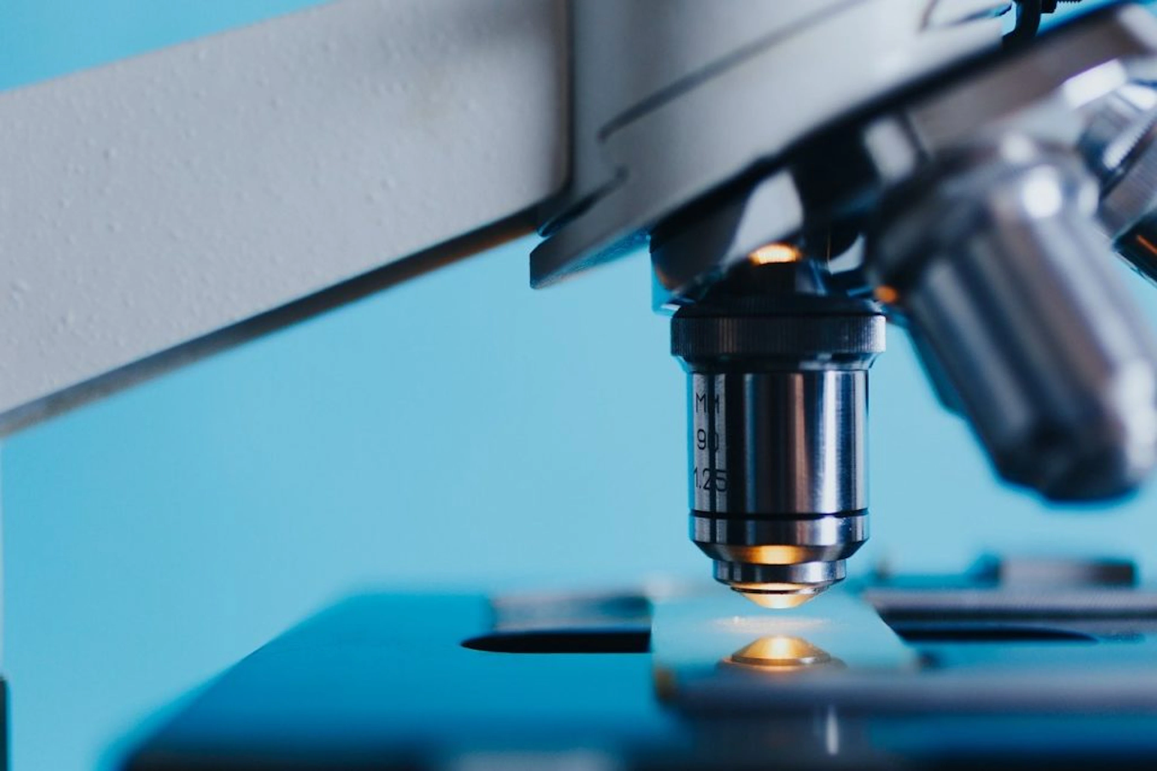 https://cdn.shopify.com/s/files/1/0047/9140/2586/files/Curing-Alzheimers-with-stem-cells-1024x682_1024x1024.jpg?v=1620679389