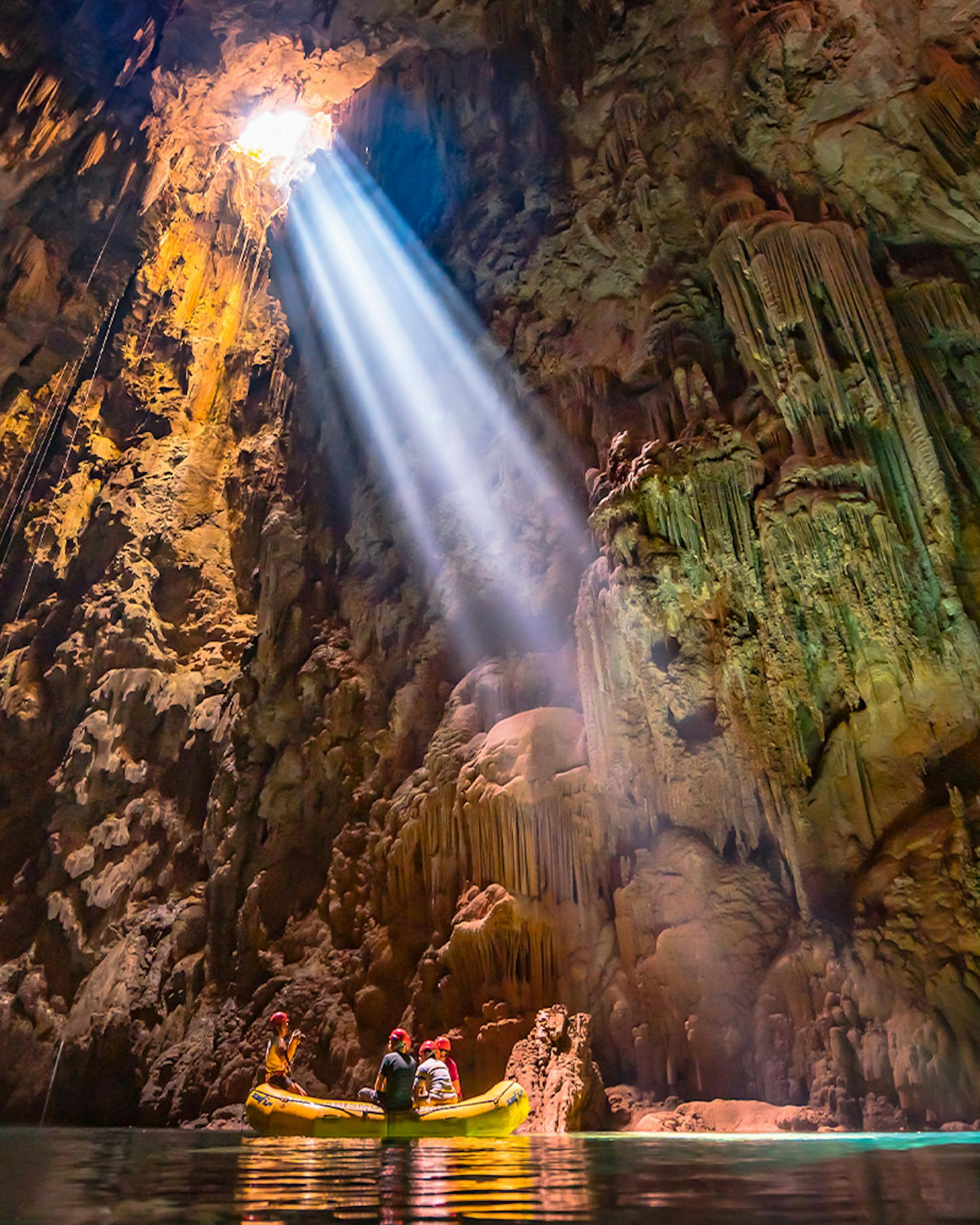 Cenário amplo do Abismo Anhumas