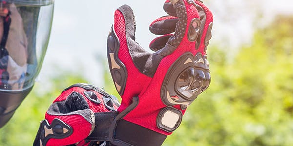 Le port des gants est-il obligatoire en moto ? – Opisto