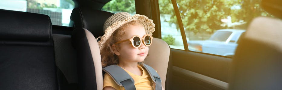 À quel âge passe-t-on du siège-auto au réhausseur en voiture ?