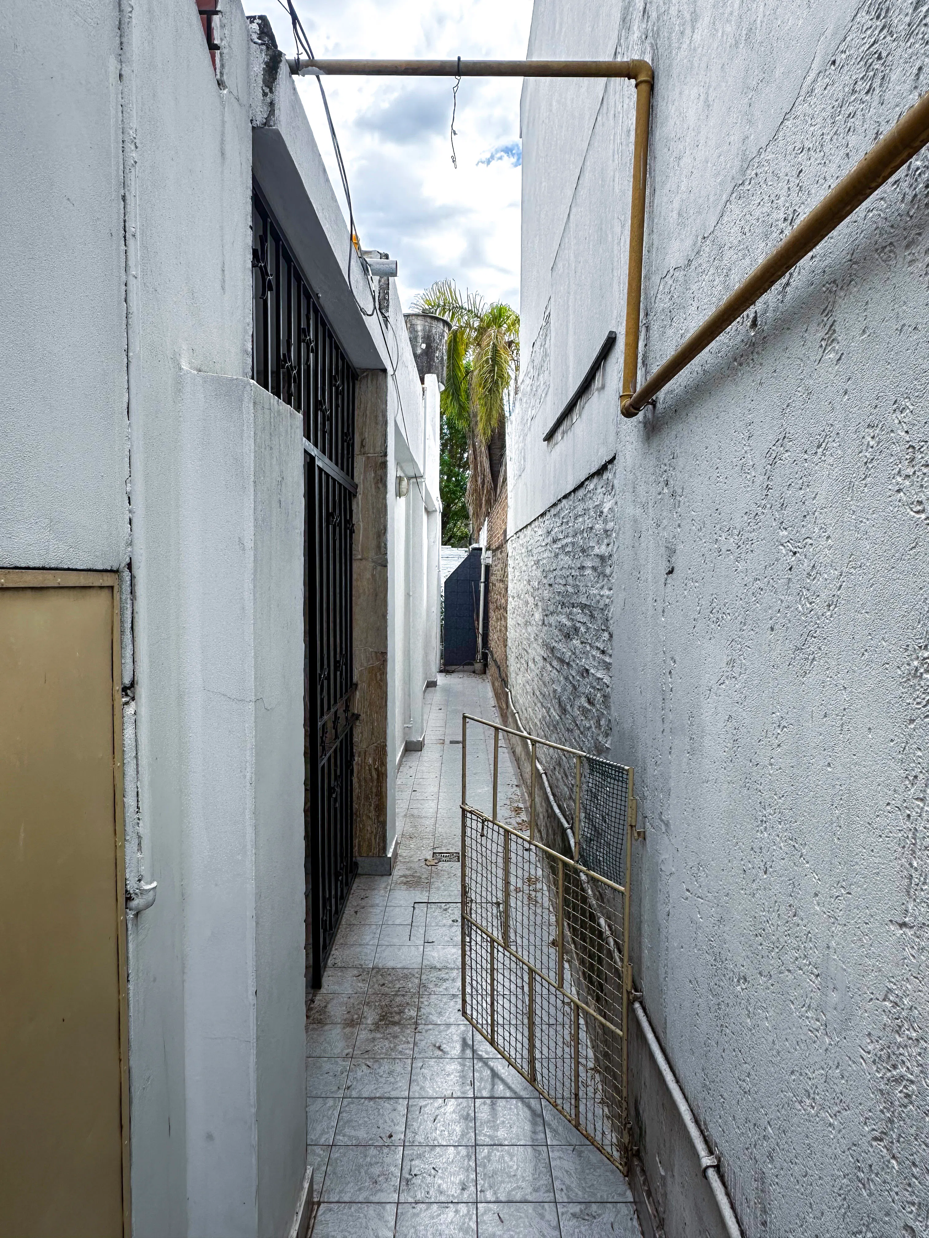 Casa Interna de 2 Dormitorios con Patio – Zuviría 6256