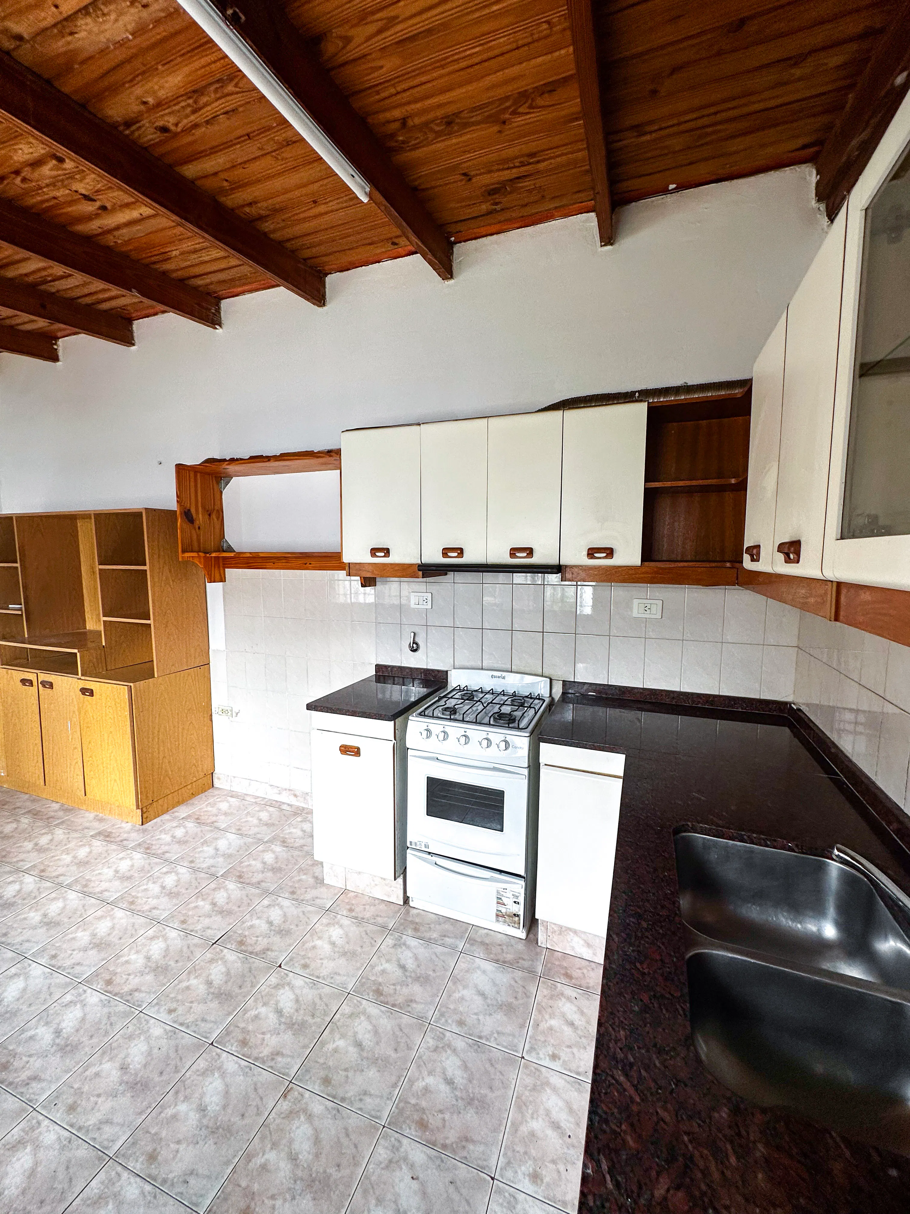 Casa Interna de 2 Dormitorios con Patio – Zuviría 6256