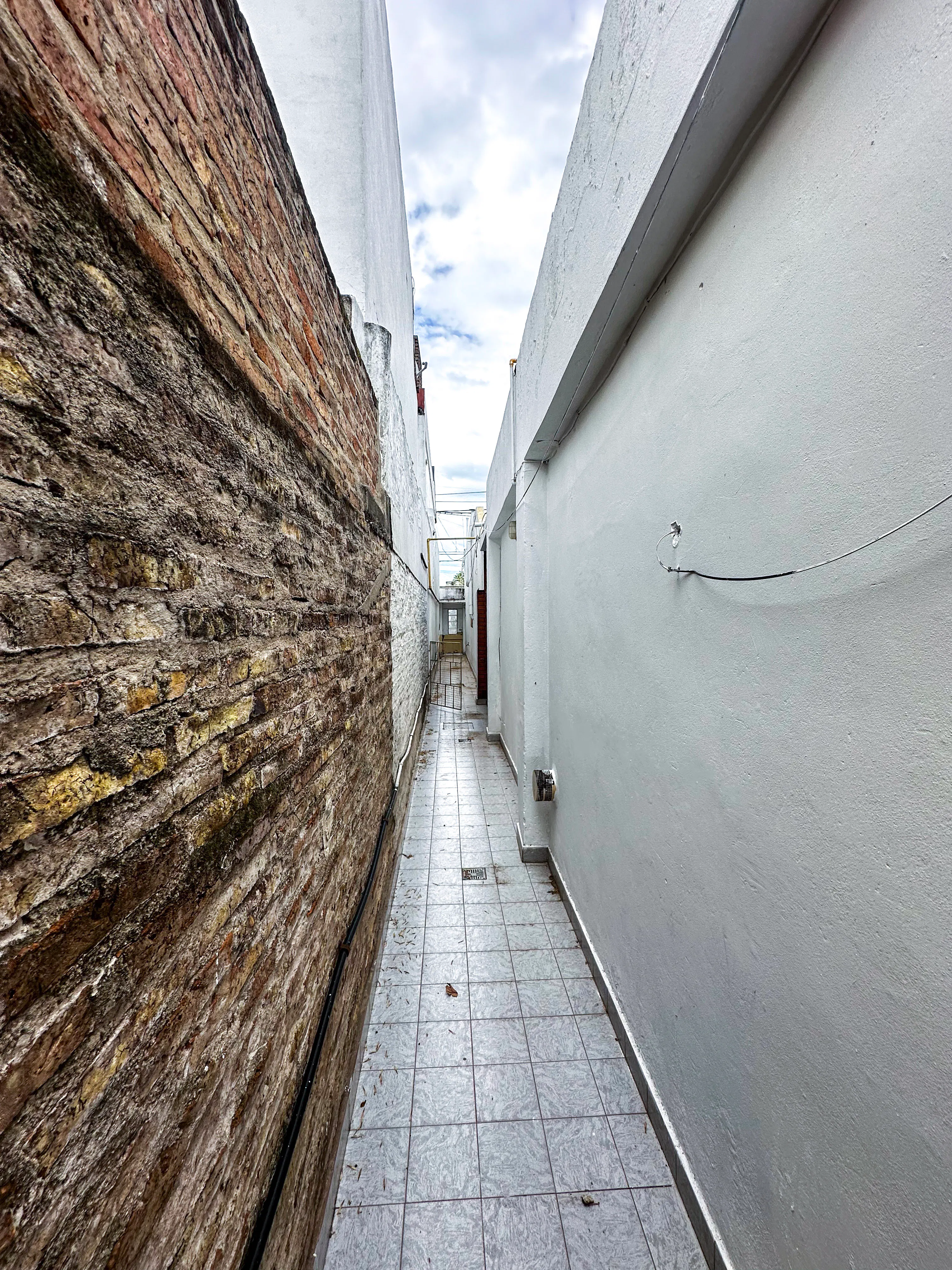 Casa Interna de 2 Dormitorios con Patio – Zuviría 6256