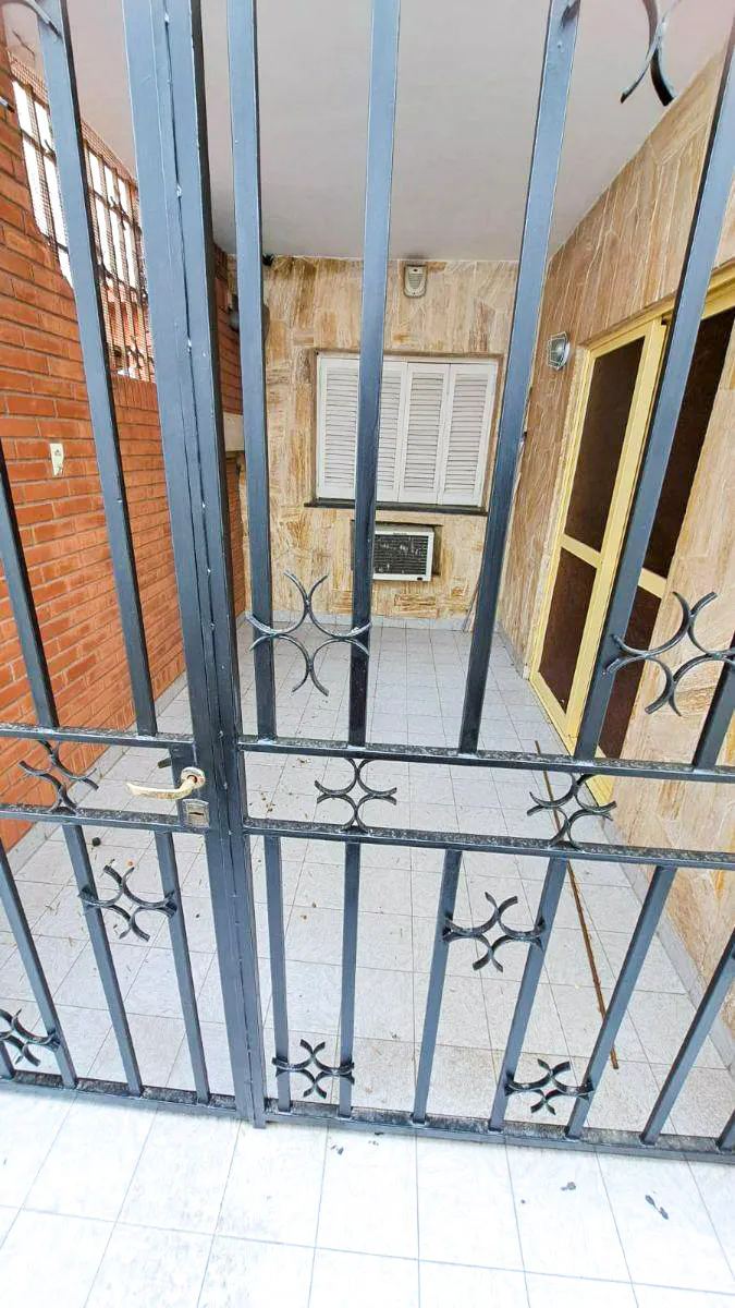 Casa Interna de 2 Dormitorios con Patio – Zuviría 6256