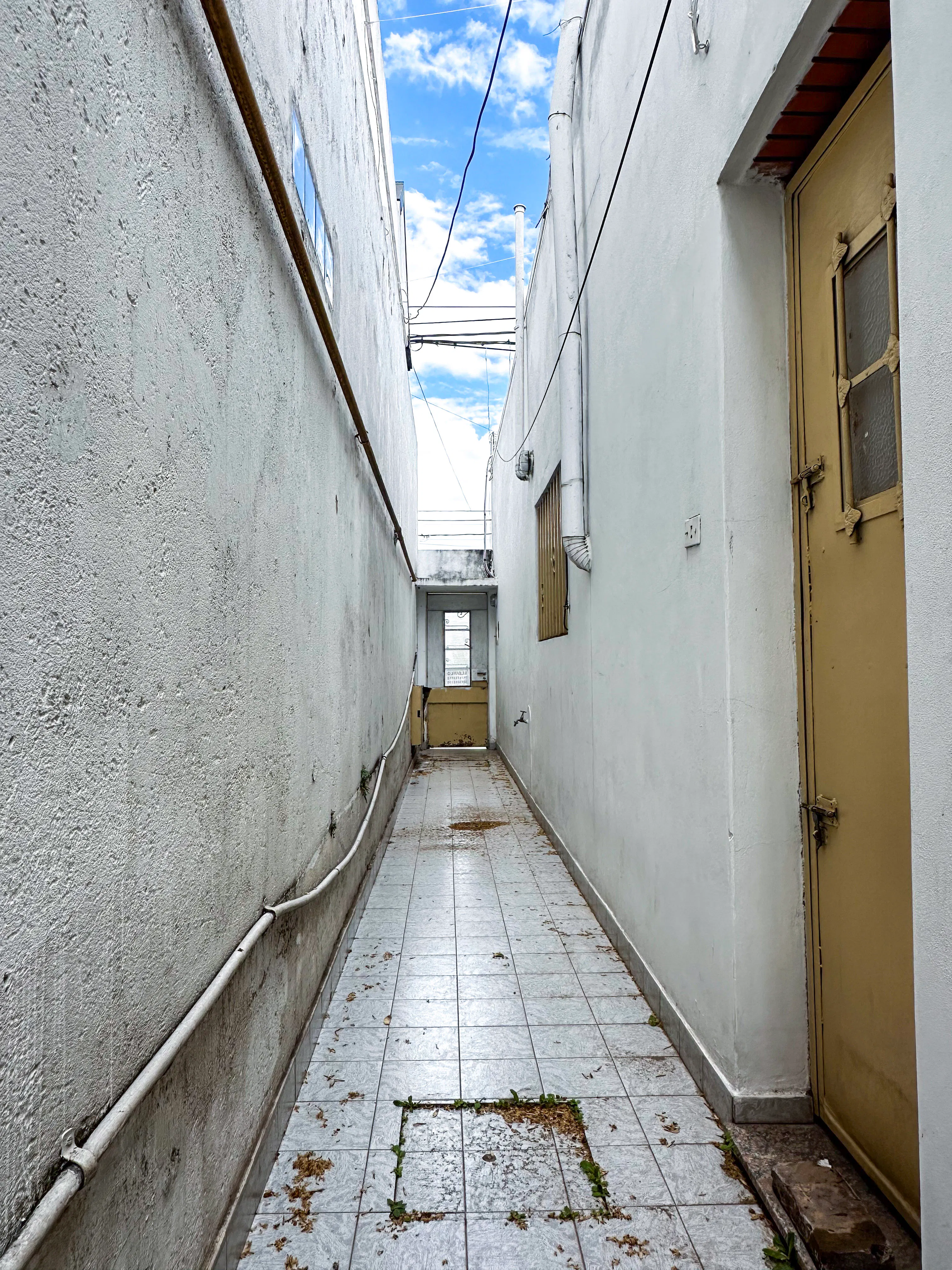 Casa Interna de 2 Dormitorios con Patio – Zuviría 6256