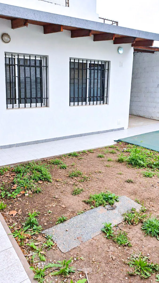 Casa Interna de 2 Dormitorios con Patio – Zuviría 6256
