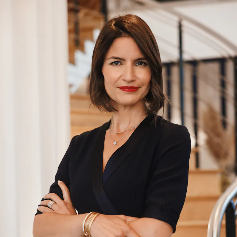 SILVIA BRAVARD