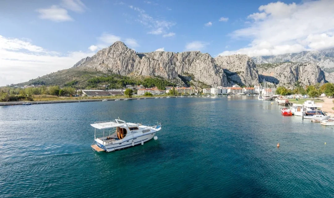 Boat Paula Tours in Omiš