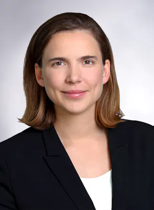 Porträt von Chiara Aengevelt , Geschäftsführende Gesellschafterin bei Aengevelt Immobilien