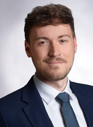 Porträt von Fabio Mata, Senior Berater
Investment & Development bei Aengevelt Immobilien in Düsseldorf