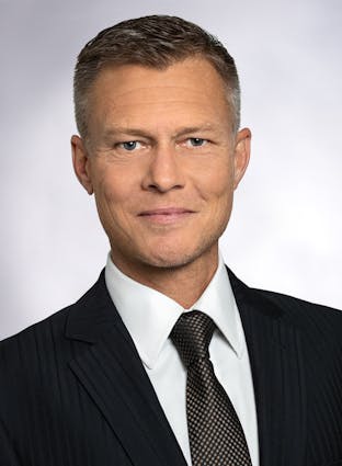Porträt von Björn Bauer, Senior Consultant Investment & Development bei Aengevelt Immobilien in Frankfurt
