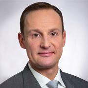 Porträt von Stephan Gödeke, Senior Berater Gewerbliche Vermietung bei Aengevelt Immobilien in Frankfurt