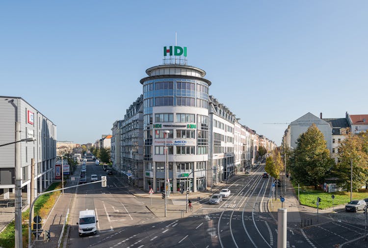 Der Büro-/Geschäftshauskomplex Rosa-Luxemburg-Straße 48 B im Leipziger Stadtteil Neustadt-Neuschönefeld.