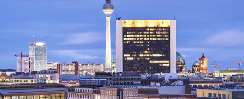 Überblick über Berlin mit dem Blick auf den Alex bei Abendstimmung