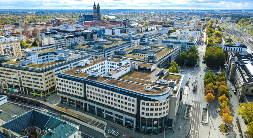 Luftbild von der Magdeburger City, im Vordergrund das City Carré, recht im Bild der Hauptbahnhof.  