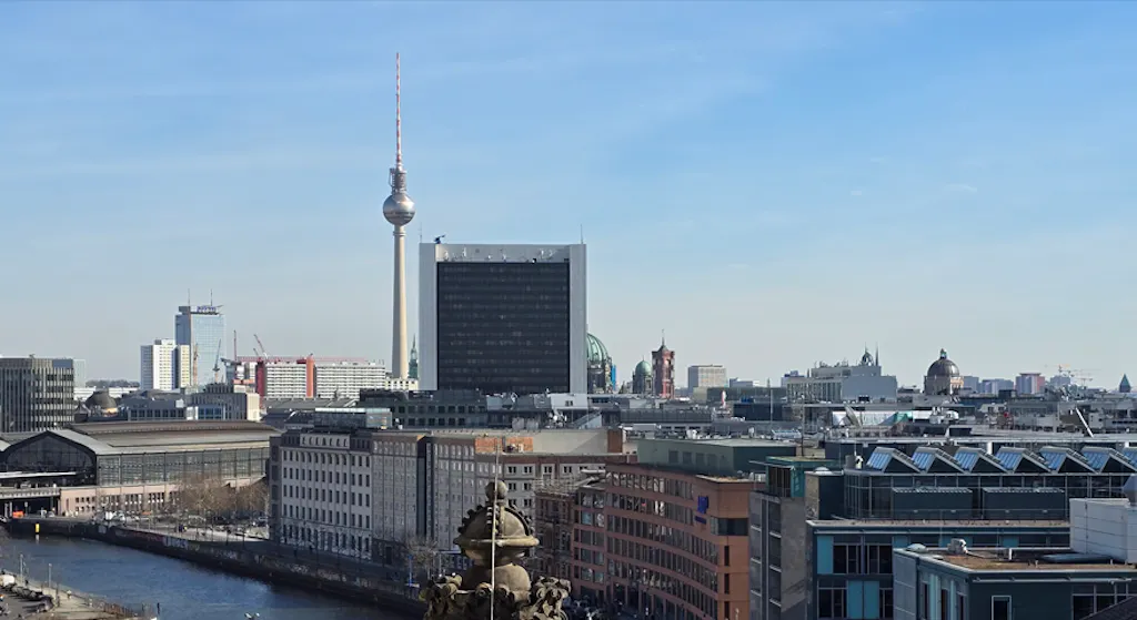 Blick über Berlin Richtung Friedrichstraße/Alexanderplatz.