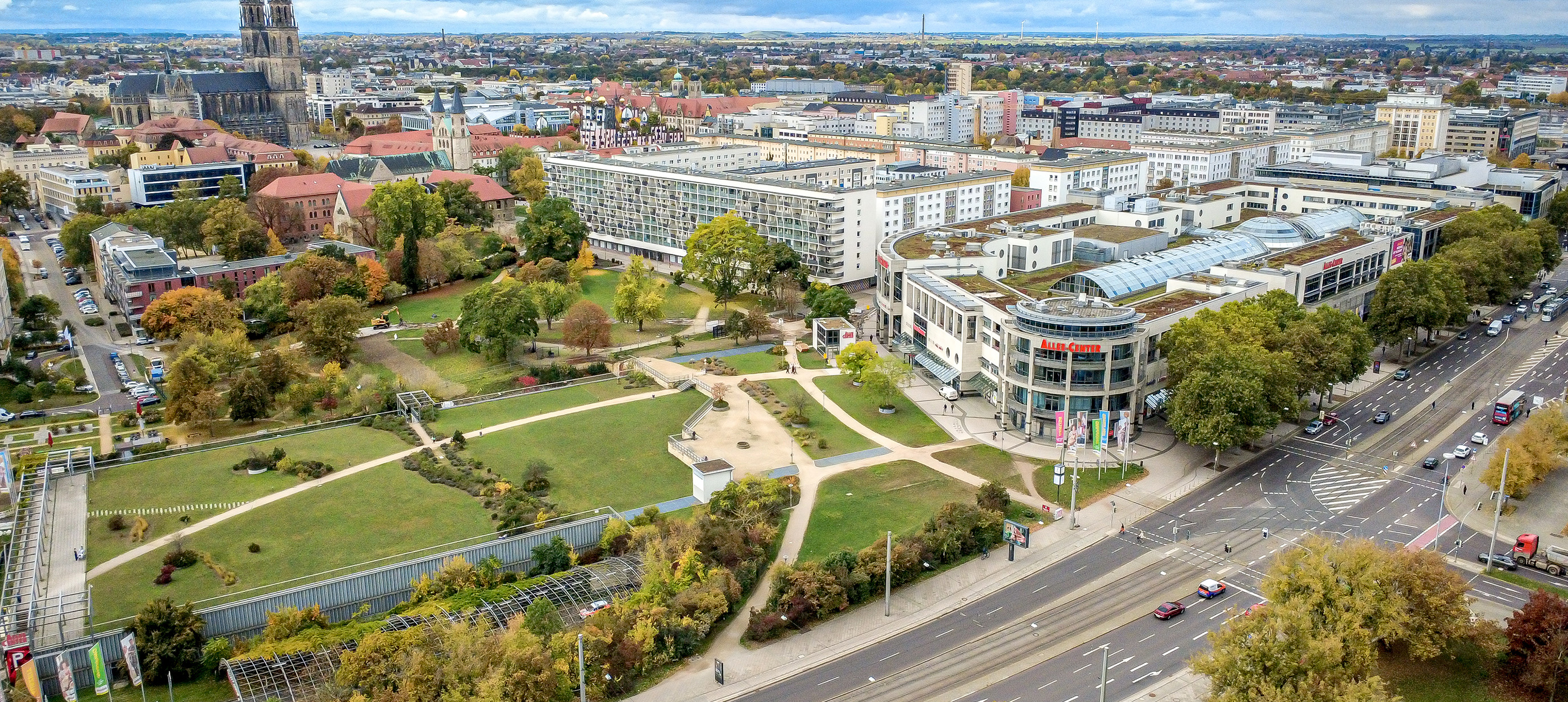 Drohnenbild mit Blick über Magdeburg