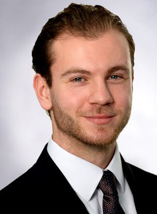 Porträt von Justin Funhoff, Gewerbliche Vermietung bei Aengevelt Immobilien in Düsseldorf