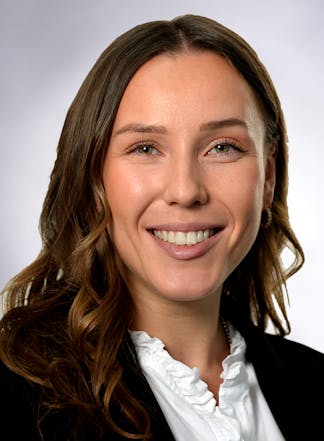 Porträt von Caja Zips, Gewerbliche Vermietung bei Aengevelt Immobilien in Düsseldorf