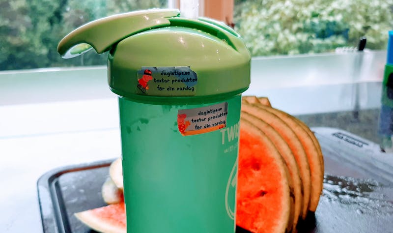 Klisterettiketter på Twistshakeflaska efter flera månader