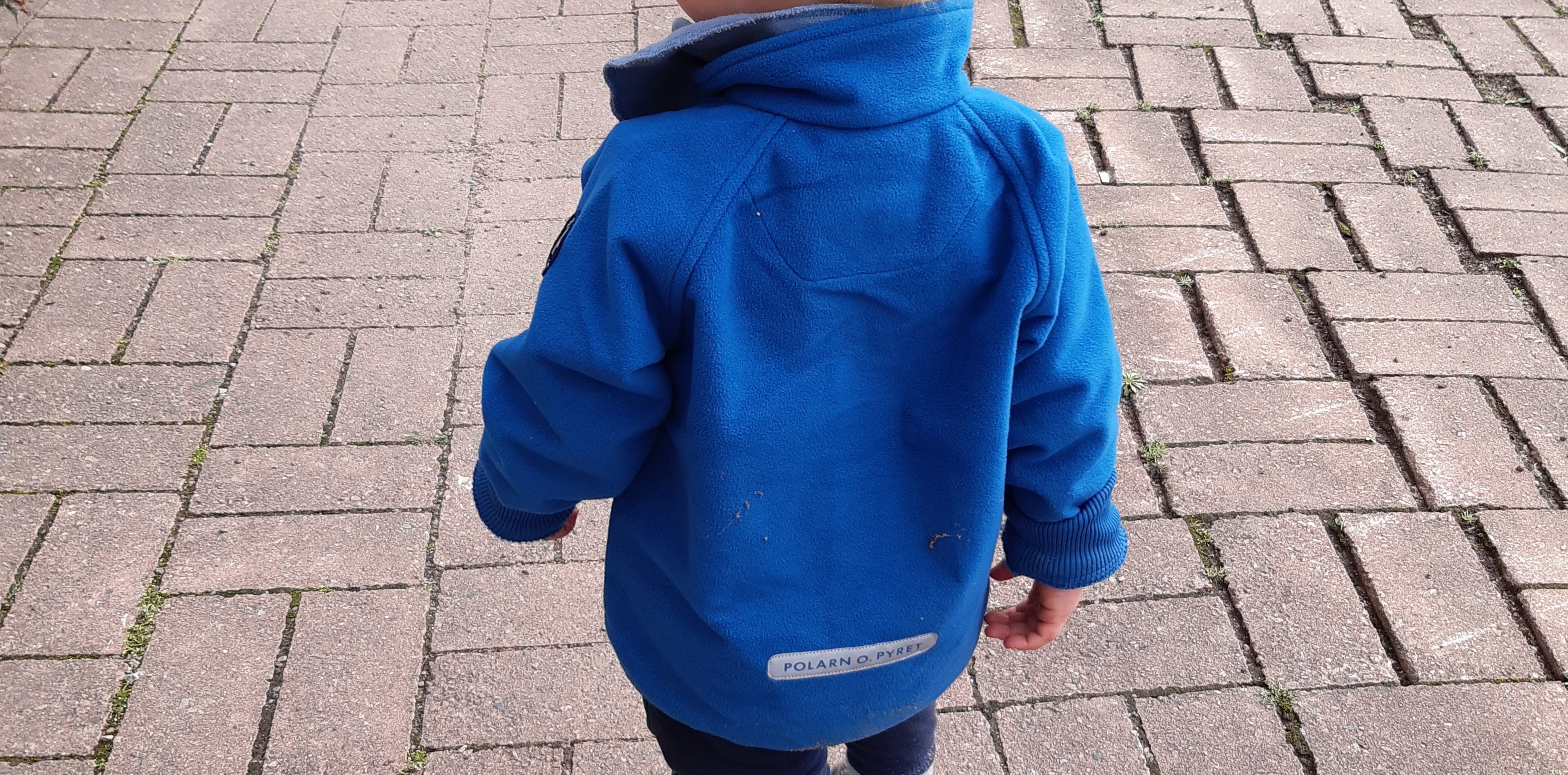 Blå vindfleece från Polarn & Pyret