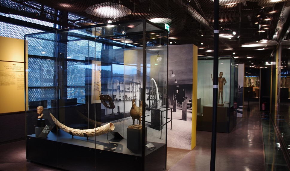 AgeNCe - Charles Ratton