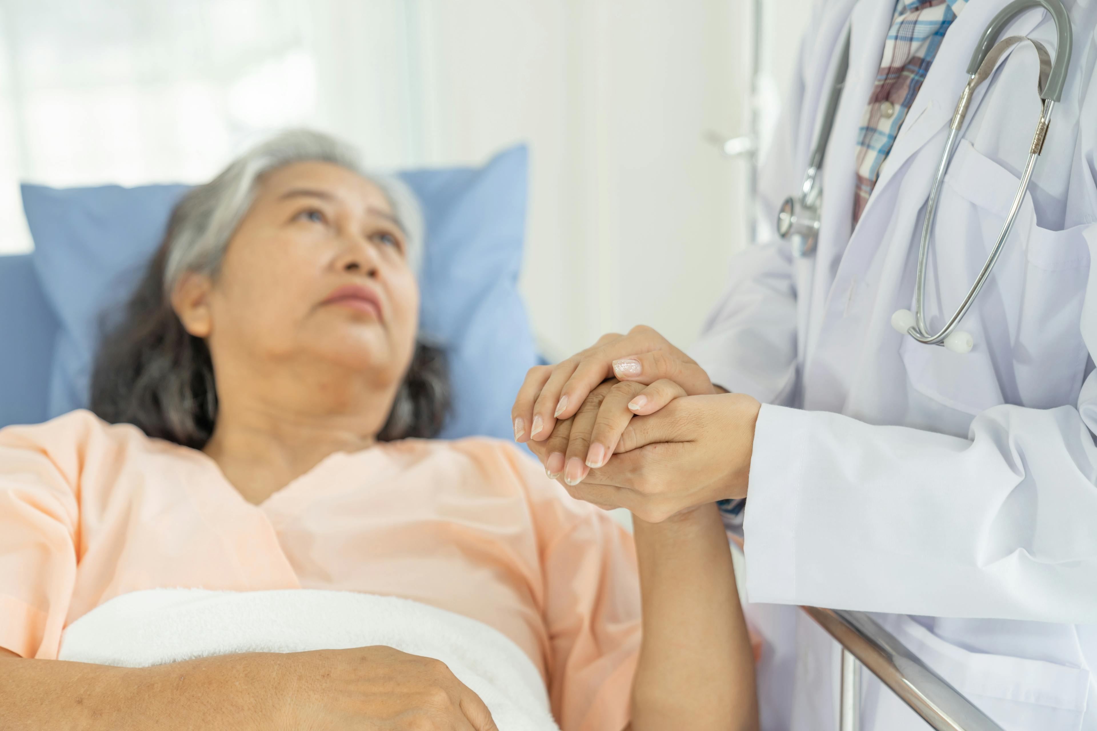 相片來源:<a href="https://www.freepik.com/free-photo/doctors-hold-hands-encourage-elderly-senior-woman-patients-hospital-senior-female-medical-healthcare-concept_7813355.htm#query=palliative%20care%20elderly%20asian&position=18&from_view=search&track=ais&uuid=9e4b7009-17b2-449a-846b-9843f6cdd0db">Image by jcomp</a> on Freepik  ###