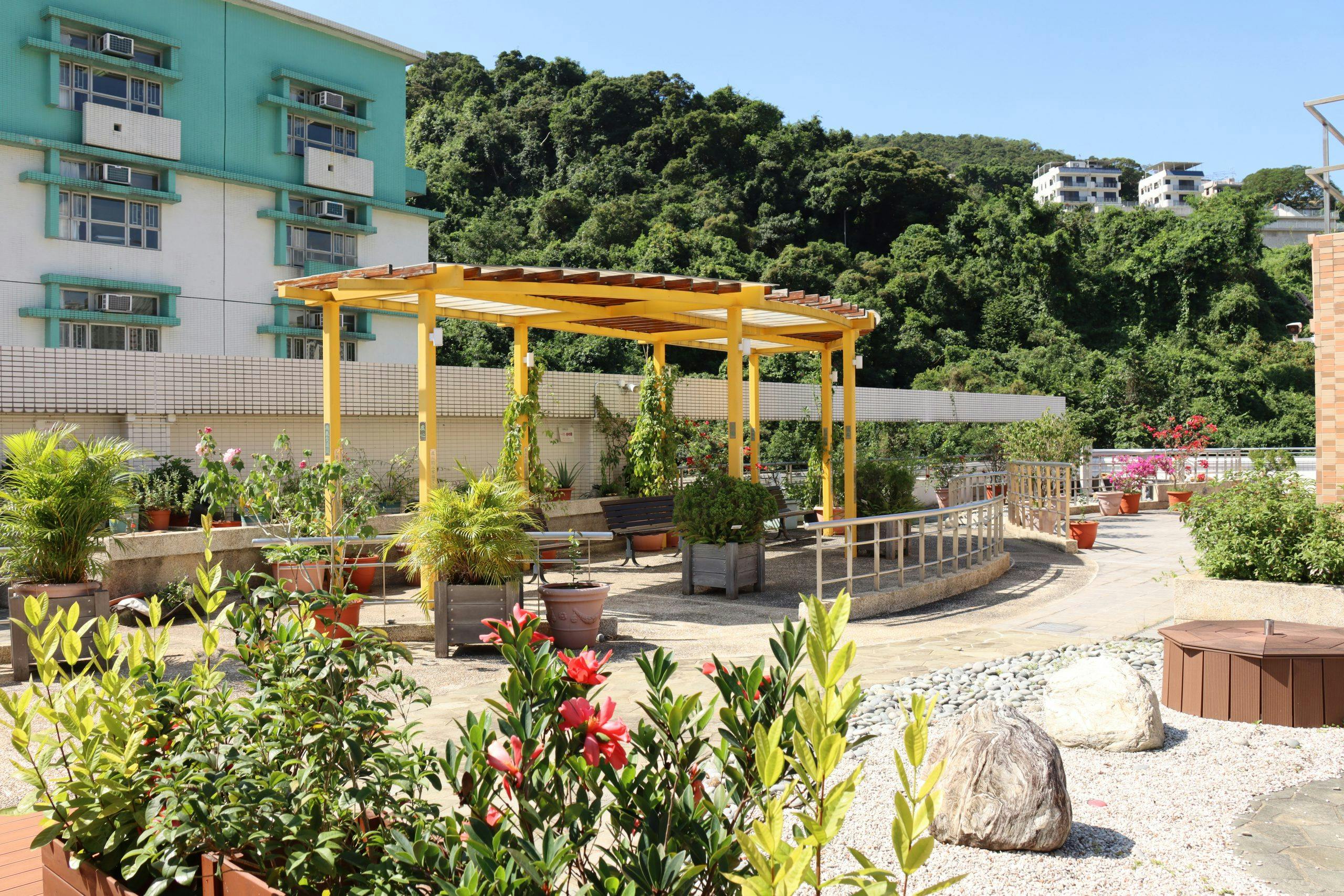 港靈實司務道寧養院的外部環境