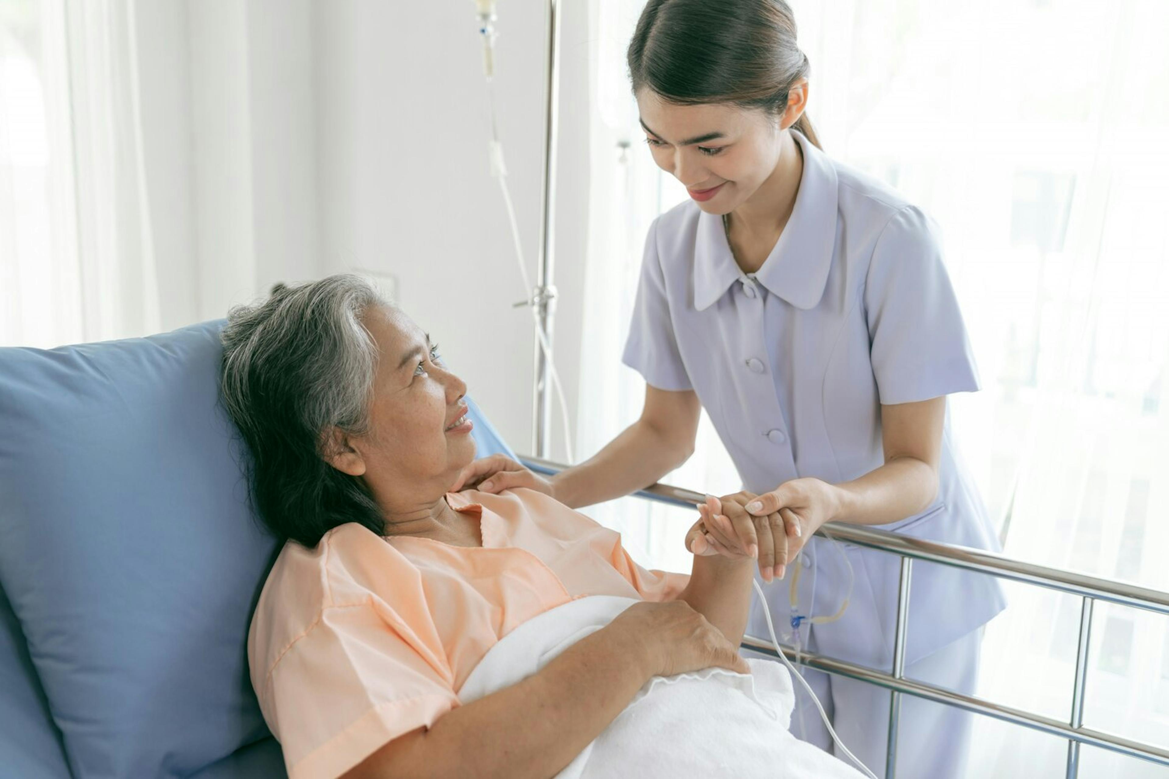 Photo： <a href="https://www.freepik.com/free-photo/doctors-hold-hands-encourage-elderly-senior-woman-patients-hospital-senior-female-medical-healthcare-concept_7810034.htm#query=filipino%20domestic%20helper%20elderly&position=32&from_view=search&track=ais&uuid=576f190f-cb29-4ec7-a4e9-1b84a51f75a5">Image by jcomp</a> on Freepik