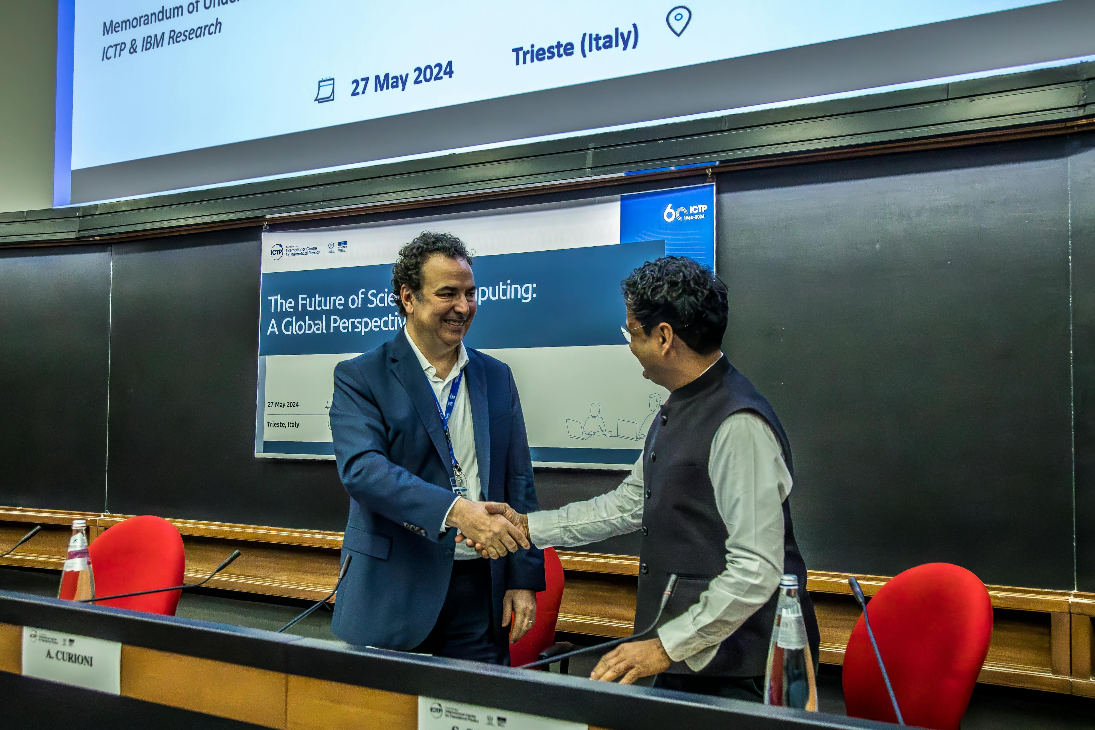 Alessandro Curioni, Vice President of IBM Research Europe and Africa, and Atish Dabholkar, ICTP Director, sign a Memorandum of Understanding to establish prizes for Artificial Intelligence.