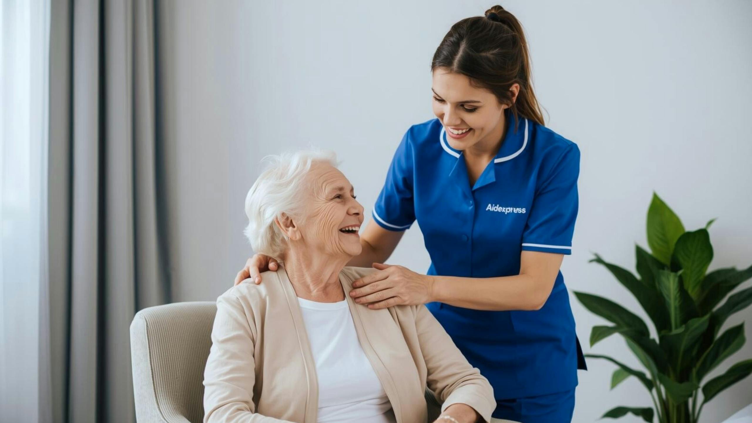 Une préposée aide une personne âgée à s'habiller à la maison