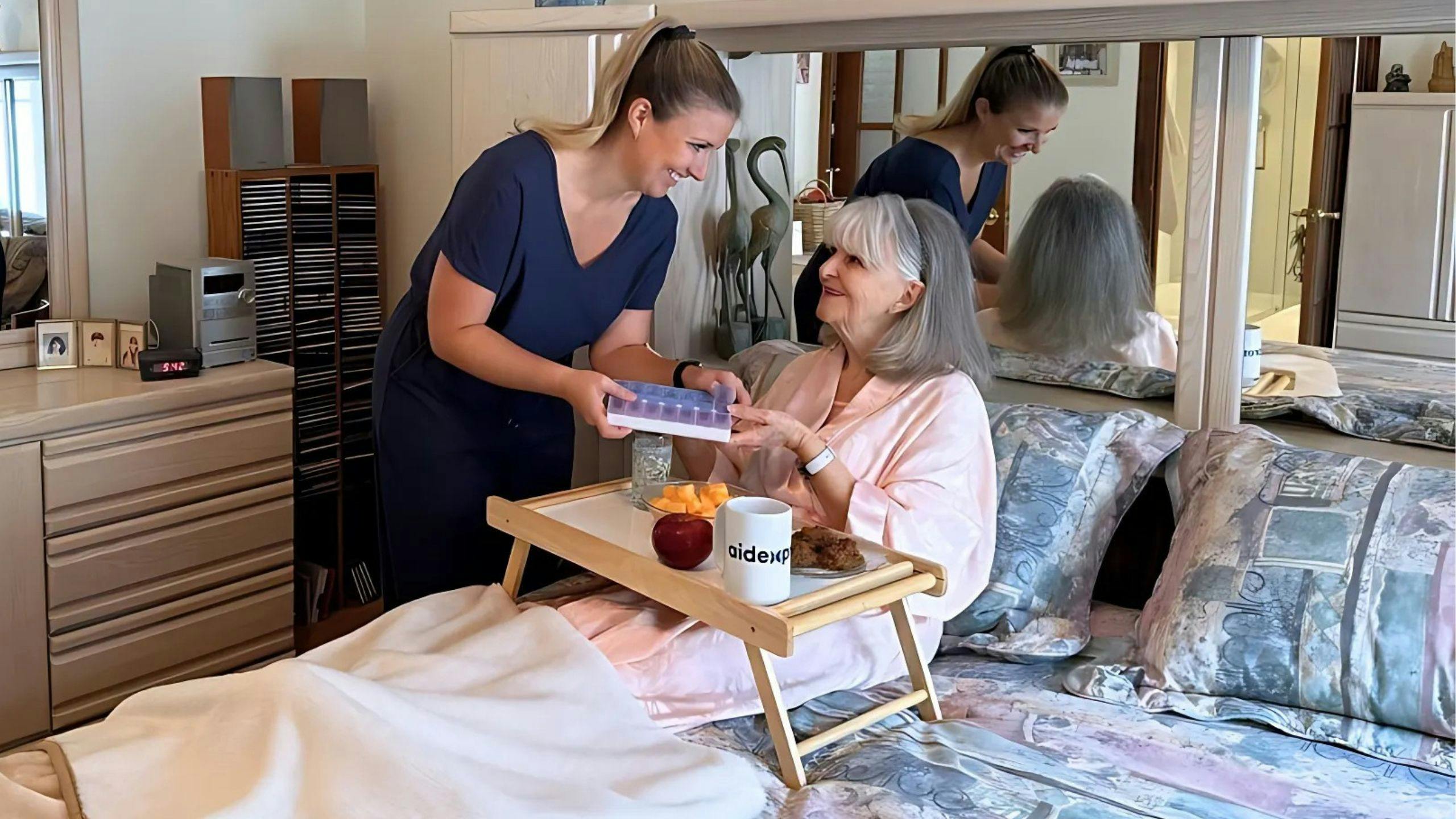 Une personne en convalescence dans son lit, aidée pour ses repas et ses soins de santé à son domicile.