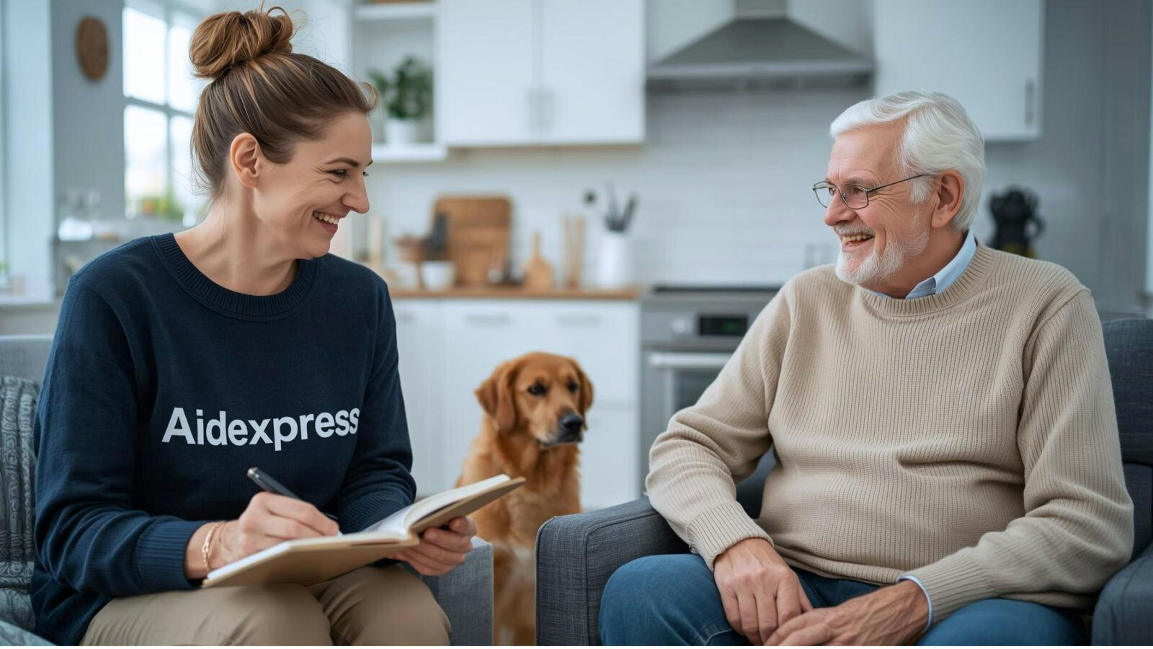 Éducatrice spécialisée à domicile échangeant avec un homme âgé pour l’accompagner dans ses besoins éducatifs, renforcer son autonomie et améliorer sa qualité de vie à la maison.